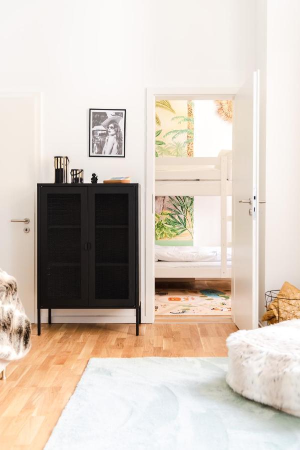 165m2 Downtown Family 5br, 3bath, Kids Room, 11min Alexanderplatz * Berlino