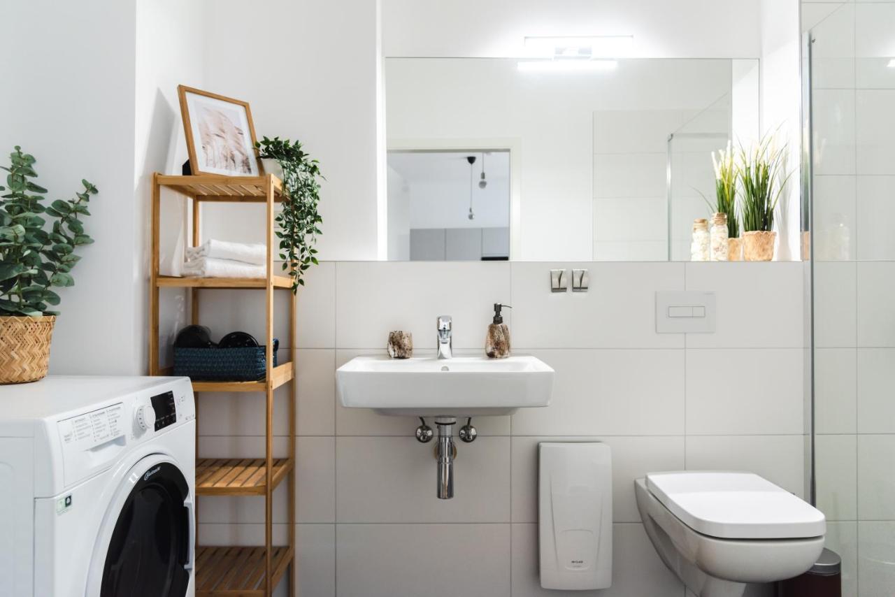 165m2 Downtown Family 5br, 3bath, Kids Room, 11min Alexanderplatz * Berlino